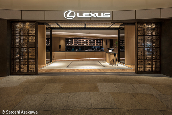 LEXUS MEETS...